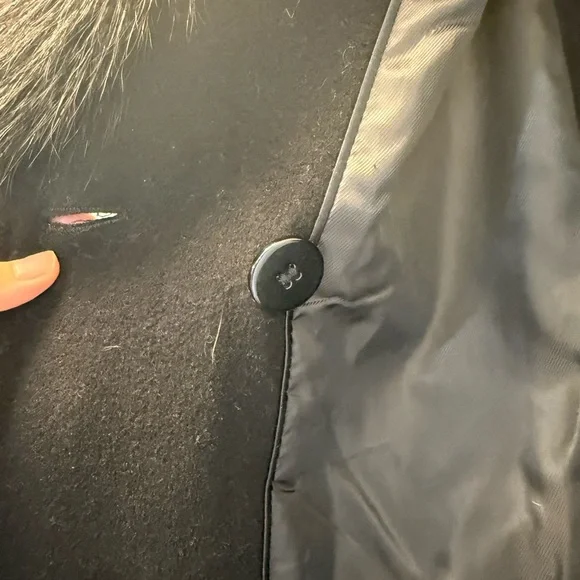 Elegant Black Fur-Trimmed Women's Coat - Picture 5 of 8